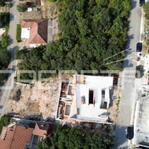 Dvoetažni stan s bazenom i pogledom na more – Brna, Korčula