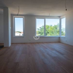 DVOETAŽNI STAN S KROVNOM TERASOM, 200 M OD MORA, PRIVLAKA - ZADAR