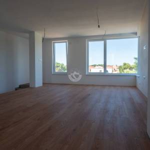 DVOETAŽNI STAN S KROVNOM TERASOM, 200 M OD MORA, PRIVLAKA - ZADAR