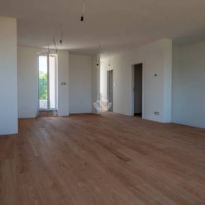 DVOETAŽNI STAN S KROVNOM TERASOM, 200 M OD MORA, PRIVLAKA - ZADAR