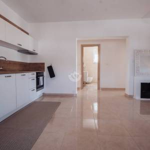 DVOSOBAN APARTMAN S VRTOM I 2 PARKIRNA MJESTA, 150 M OD PLAŽE, PETRČANE (PUNTA RADMAN) – ZADAR