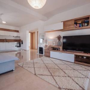 DVOSOBAN APARTMAN S VRTOM I 2 PARKIRNA MJESTA, 150 M OD PLAŽE, PETRČANE (PUNTA RADMAN) – ZADAR