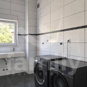 EKSKLUZIVNO – VRHUNSKA KUĆA S 3 ETAŽE U BRINJU