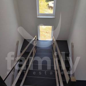 EKSKLUZIVNO – VRHUNSKA KUĆA S 3 ETAŽE U BRINJU