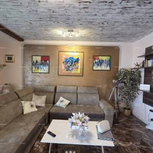 FAŽANA – KUĆA S 2 APARTMANA, 180 m², SAMO 300 m OD MORA I PLAŽE