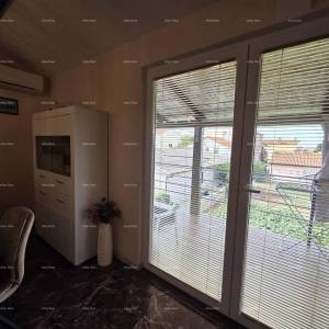 FAŽANA – KUĆA S 2 APARTMANA, 180 m², SAMO 300 m OD MORA I PLAŽE