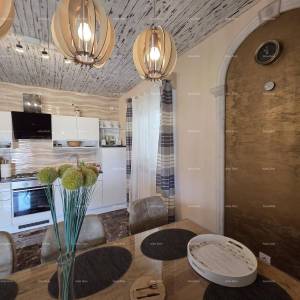 FAŽANA – KUĆA S 2 APARTMANA, 180 m², SAMO 300 m OD MORA I PLAŽE