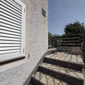 FAŽANA – KUĆA S 2 APARTMANA, 180 m², SAMO 300 m OD MORA I PLAŽE