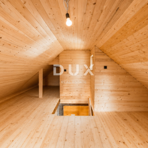 GORSKI KOTAR, LIČ - Drvene kuće, tri sobe, 84m2+25m2 