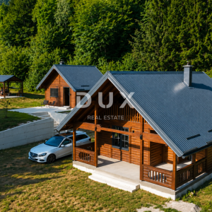 GORSKI KOTAR, LIČ - Drvene kuće, tri sobe, 84m2+25m2 