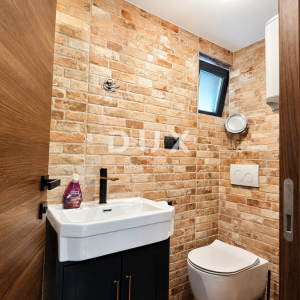 GORSKI KOTAR, LIČ - Drvene kuće, tri sobe, 84m2+25m2 