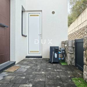 Grad Krk, dvosobni stan, 112 m2, bazen