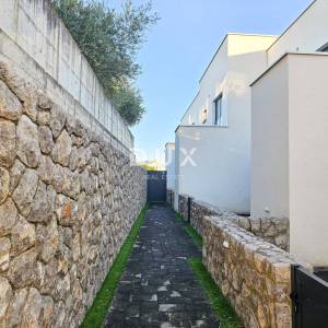 Grad Krk, dvosobni stan, 112 m2, bazen