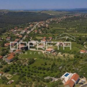 Građevinsko zemljište 450m2, Vrpolje kod Šibenika