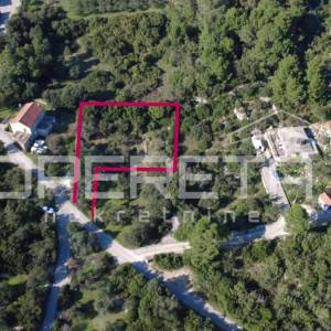 Građevinsko zemljište 791 m2, izvrsna prilika u Lumbardi