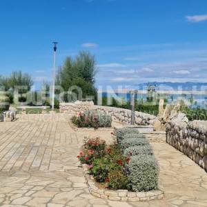 Građevinsko zemljište Sabunike, neposredno uz more pov. 1.091 m²