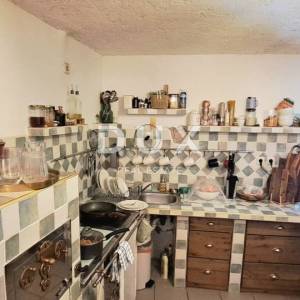 Grižane,  kamena kuća 140 m2 m, s parkirnim mjestom