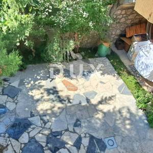 Grižane,  kamena kuća 140 m2 m, s parkirnim mjestom