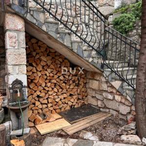 Grižane,  kamena kuća 140 m2 m, s parkirnim mjestom