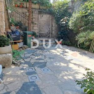 Grižane,  kamena kuća 140 m2 m, s parkirnim mjestom