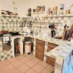 Grižane,  kamena kuća 140 m2 m, s parkirnim mjestom