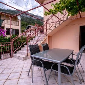 Hrvatska, Gradac kod Makarske – Kuća s 3 apartmana, parkingom, podrumom i pogledom na more, 192 m²