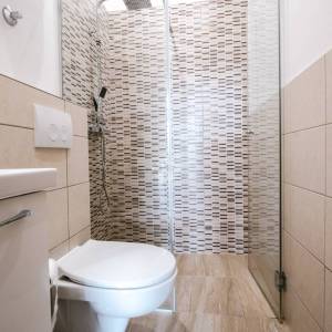 Hrvatska, Gradac kod Makarske – Kuća s 3 apartmana, parkingom, podrumom i pogledom na more, 192 m²