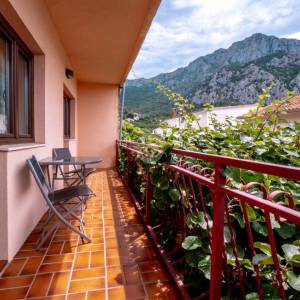 Hrvatska, Gradac kod Makarske – Kuća s 3 apartmana, parkingom, podrumom i pogledom na more, 192 m²