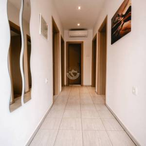 Hrvatska, Gradac kod Makarske – Kuća s 3 apartmana, parkingom, podrumom i pogledom na more, 192 m²