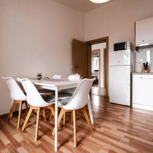 Hrvatska, Gradac kod Makarske – Kuća s 3 apartmana, parkingom, podrumom i pogledom na more, 192 m²