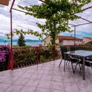 Hrvatska, Gradac kod Makarske – Kuća s 3 apartmana, parkingom, podrumom i pogledom na more, 192 m²
