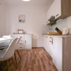 Hrvatska, Gradac kod Makarske – Kuća s 3 apartmana, parkingom, podrumom i pogledom na more, 192 m²