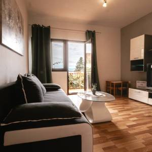 Hrvatska, Gradac kod Makarske – Kuća s 3 apartmana, parkingom, podrumom i pogledom na more, 192 m²