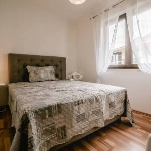 Hrvatska, Gradac kod Makarske – Kuća s 3 apartmana, parkingom, podrumom i pogledom na more, 192 m²