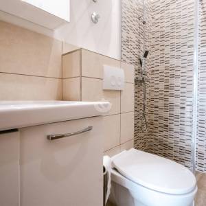 Hrvatska, Gradac kod Makarske – Kuća s 3 apartmana, parkingom, podrumom i pogledom na more, 192 m²