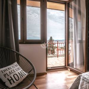 Hrvatska, Gradac kod Makarske – Kuća s 3 apartmana, parkingom, podrumom i pogledom na more, 192 m²