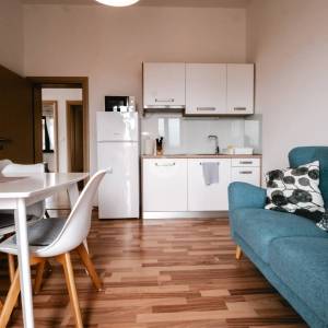 Hrvatska, Gradac kod Makarske – Kuća s 3 apartmana, parkingom, podrumom i pogledom na more, 192 m²