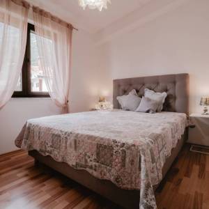 Hrvatska, Gradac kod Makarske – Kuća s 3 apartmana, parkingom, podrumom i pogledom na more, 192 m²