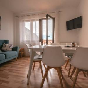Hrvatska, Gradac kod Makarske – Kuća s 3 apartmana, parkingom, podrumom i pogledom na more, 192 m²
