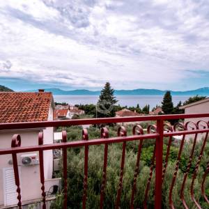 Hrvatska, Gradac kod Makarske – Kuća s 3 apartmana, parkingom, podrumom i pogledom na more, 192 m²