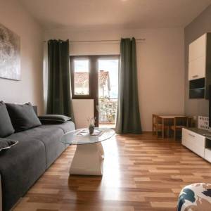Hrvatska, Gradac kod Makarske – Kuća s 3 apartmana, parkingom, podrumom i pogledom na more, 192 m²