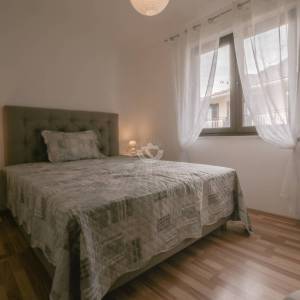 Hrvatska, Gradac kod Makarske – Kuća s 3 apartmana, parkingom, podrumom i pogledom na more, 192 m²