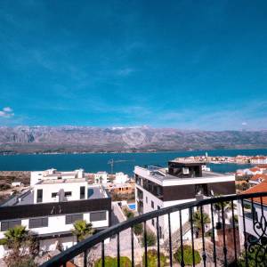 Hrvatska, Zadar, Vinjerac – Veliki stan s pogledom na more i potencijalom za turistički najam, dva parkirna mjesta i balkonom...