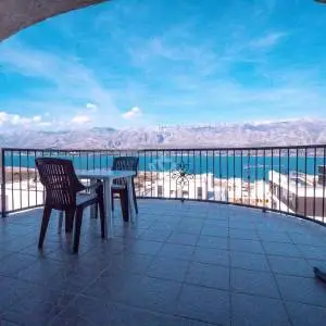 Hrvatska, Zadar, Vinjerac – Veliki stan s pogledom na more i potencijalom za turistički najam, dva parkirna mjesta i balkonom...