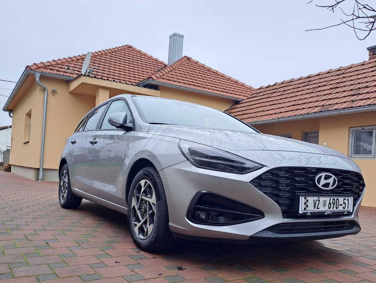 Hyundai i30CW, nov, 12/25, 900 km.