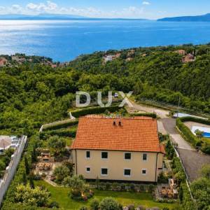 IČIĆI, POLJANE- dvije započete gradnje 900m2 s panoramskim pogledom na more + okoliš 1960m2 
