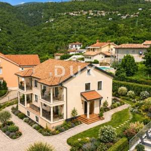 IČIĆI, POLJANE- dvije započete gradnje 900m2 s panoramskim pogledom na more + okoliš 1960m2 