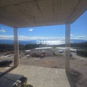 IČIĆI, POLJANE- kuća - započeta gradnja 450m2 s panoramskim pogledom na more + okoliš 1000m2 