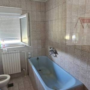 Imotski Lug obiteljska kuća 300 m2 najam