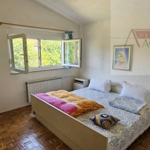 Imotski Lug obiteljska kuća 300 m2 najam